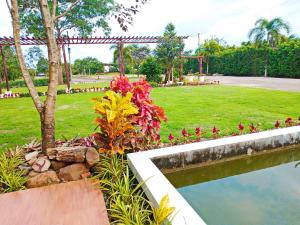 Zahrada ubytování Sunflora Resort Chumphon
