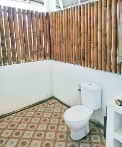Koupelna v ubytování Lambo Homestay + 24 fotografií
