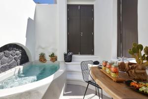 Foto dalla galleria di Floria Suites a Karterados