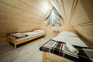 Posteľ alebo postele v izbe v ubytovaní Domki Narciarskie Zakopane