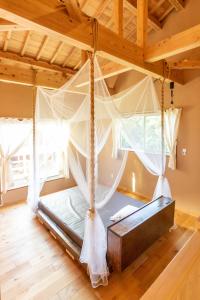 Postel nebo postele na pokoji v ubytování YOISAMA Sunset Beach House