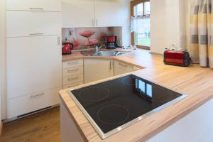 Kuchyň nebo kuchyňský kout v ubytování Ferienwohnung Dreimaster W1