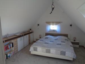 Кровать или кровати в номере Ferienwohnung Kapust