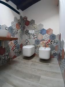 A bathroom at VISTALAGO VERSILIA