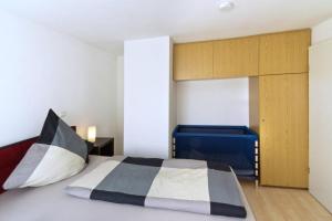 Säng eller sängar i ett rum på Ferienwohnung Kapitäns-Loft
