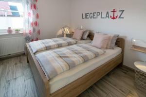 Cama ou camas em um quarto em Ferienwohnung Liegeplatz
