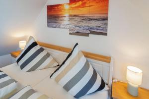 Postel nebo postele na pokoji v ubytování Ferienwohnung Noatun