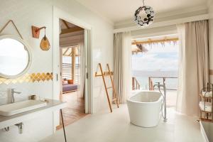 Koupelna v ubytování Sun Siyam Iru Veli - 24 Hours Premium All-Inclusive with Free Transfers