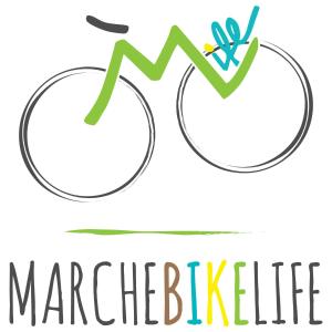 two apples with a green graph and the words market intelligence at Hotel Royal in Fermo