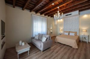 a living room with a bed and a couch at Suites Plaza Vandale in Santa Cruz de la Palma