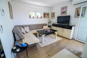 TV a/nebo společenská místnost v ubytování Lorena Luxury Apartment