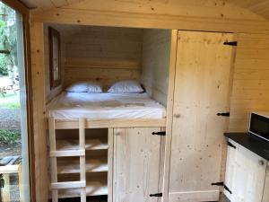 Postel nebo postele na pokoji v ubytování Camping Le Canoë