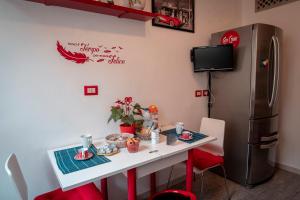 A kitchen or kitchenette at Civico 8 B&B - Appartamento