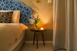 Postel nebo postele na pokoji v ubytování The Way Inn - Boutique Suites