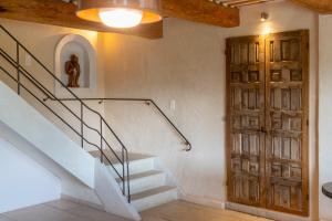 a staircase in a room with a stair case at Mas De Rosemarie in Joucas