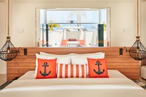 Postel nebo postele na pokoji v ubytování Sun Siyam Iru Veli - 24 Hours Premium All-Inclusive with Free Transfers
