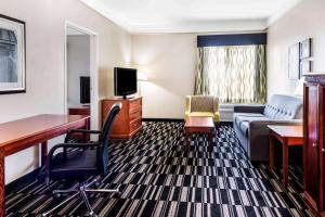 a hotel room with a couch and a tv at La Quinta by Wyndham Roswell in Roswell