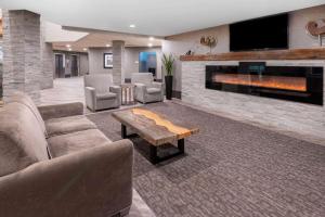 a living room with a couch and a fireplace at La Quinta by Wyndham Fairbanks Airport in Fairbanks
