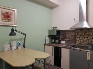 A kitchen or kitchenette at Aheloy Apartments