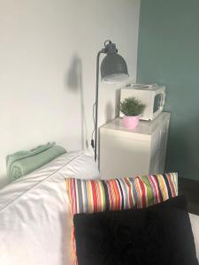 Postel nebo postele na pokoji v ubytování Le studio de la Villa Madeleine + 30 fotografií