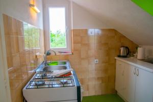 Galeriebild der Unterkunft APARTMENT TONY - 2bdr Beachfront in Jadrija