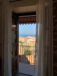 a room with a window with a view of the ocean at B&B Rivellini in Tropea