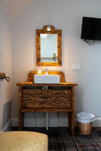 a bathroom with a sink and a mirror at Whitebridge Hotel in Whitebridge