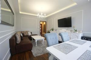 a living room with a couch and a table at Apartament Rymanowska in Rzeszów