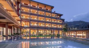 Bazén v ubytovaní MalisGarten Green Spa Hotel alebo v jeho blízkosti
