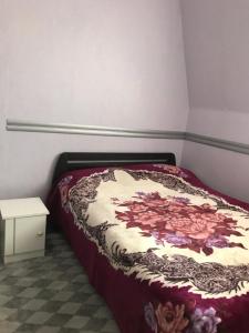 Ein Bett oder Betten in einem Zimmer der Unterkunft Отель Буржуа