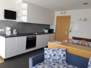 a kitchen with a couch and a table in a room at Appartement Prieth in Resia