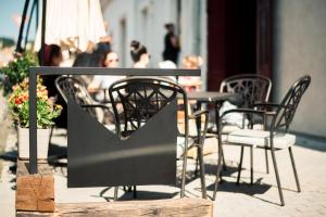 Reštaurácia alebo iné gastronomické zariadenie v ubytovaní Krone