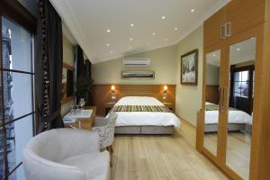 Un pat sau paturi într-o cameră la Art Nouveau Galata