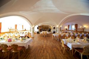 Restaurace v ubytování Hotel Gasthof Neuwirt