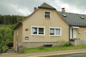 Photo de la galerie de l'établissement Ferienwohnung Haus Felix, à Bad Elster