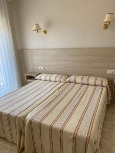 Łóżko lub łóżka w pokoju w obiekcie Hotel Casa Portuguesa