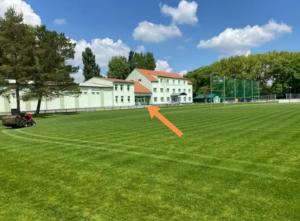 a field with an orange arrow in the grass at Ubytovani, (apartman) - sportovni hala TJ in Strážnice