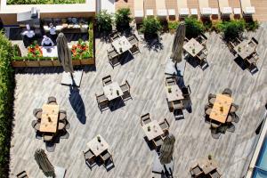 an overhead view of a restaurant with tables and chairs at Almar Jesolo Resort & Spa in Lido di Jesolo