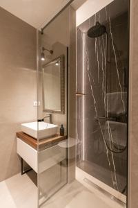 Kylpyhuone majoituspaikassa Harbour Residence Rooms