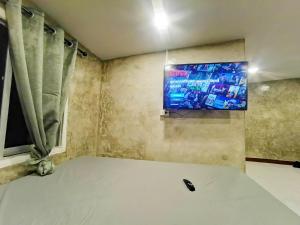 TV i/ili zabavni centar u objektu Mint Organic Farm Stay, Wangchin,Phrae