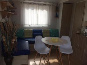 a living room with a couch and a table and chairs at Casa no Monte Ninho das Perdizes perto Cercal do Alentejo in Vale de Água