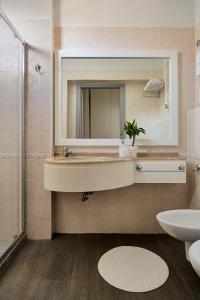 Koupelna v ubytování Hotel Madison