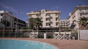 The swimming pool at or close to Hotel Brig