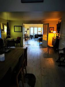 Χώρος καθιστικού στο B&B STRANDHUSET