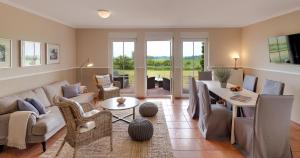 Precise Resort Rügen Apartments & SPLASH Erlebniswelt的电视和/或娱乐中心