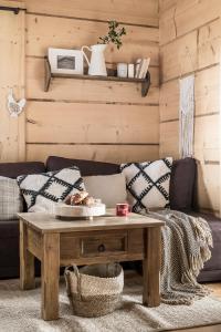 Posedenie v ubytovaní Domki w Białce WOODHOUSE- basen, sauna, jacuzzi