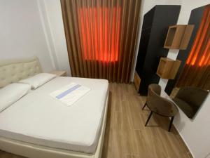 Postel nebo postele na pokoji v ubytování Ksamil Central Park Hotel