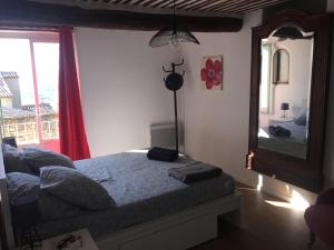 מיטה או מיטות בחדר ב-Chez Marius Gordes Vue panoramique sur luberon