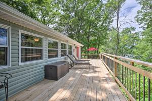 Gallery image of Our Lakeside Retreat with Deck on Lake Herrington! in Bushtown