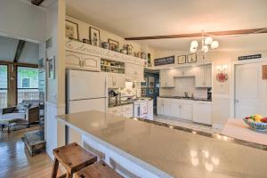 New Romeにある4 Season Lake House, 7 Miles to Sand Valley!のギャラリーの写真